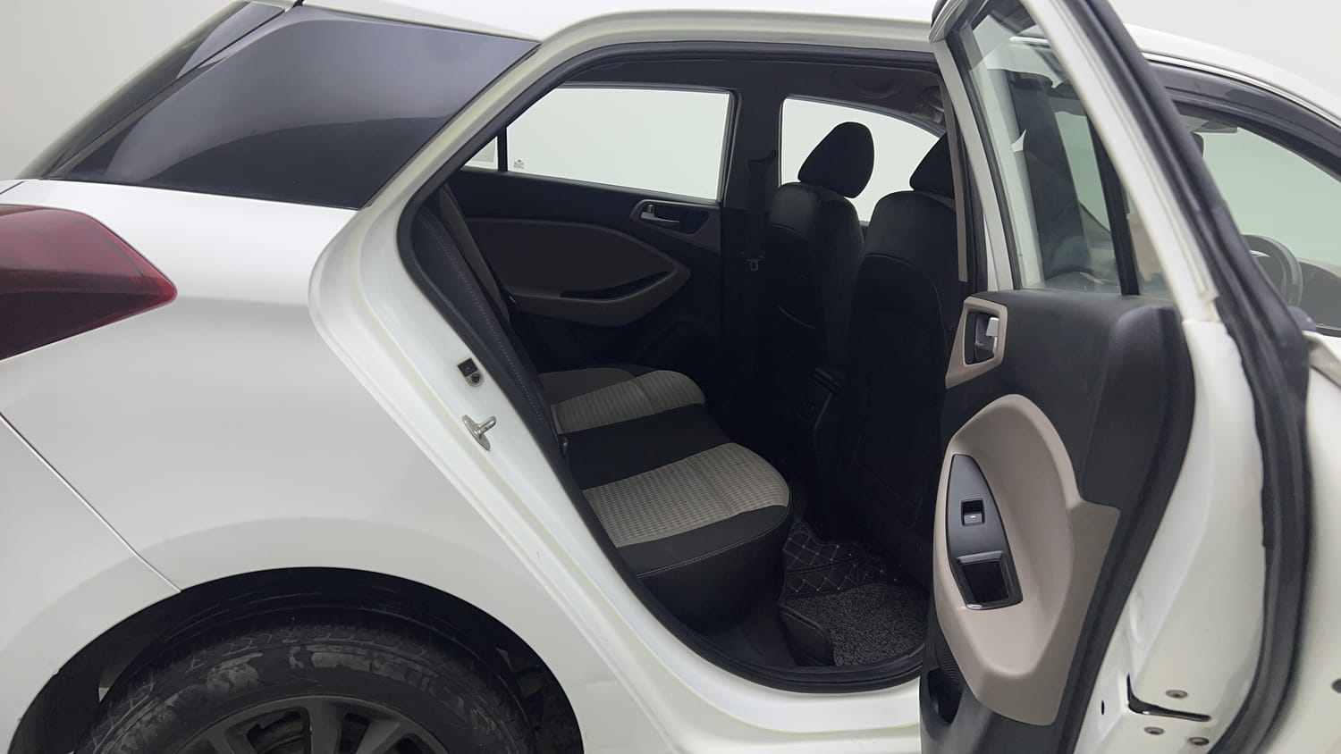 Used 2019 Hyundai Elite i20 Sportz Plus 1.2 Petrol Manual interior RIGHT SIDE REAR DOOR CABIN VIEW
