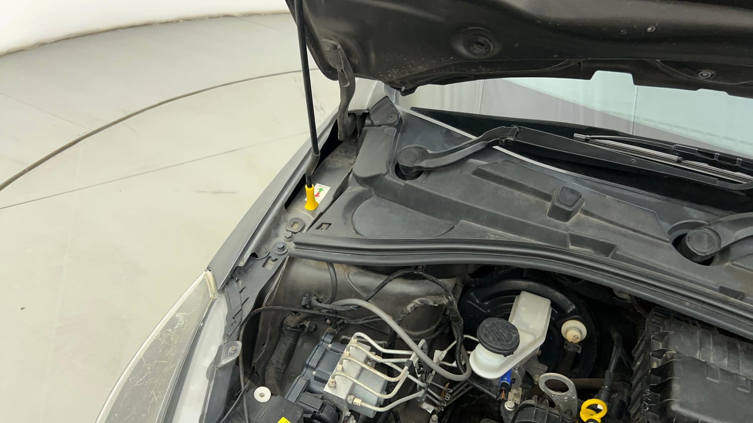 Used 2021 Tata Tiago XZ Plus Petrol Manual engine ENGINE RIGHT SIDE HINGE & APRON VIEW