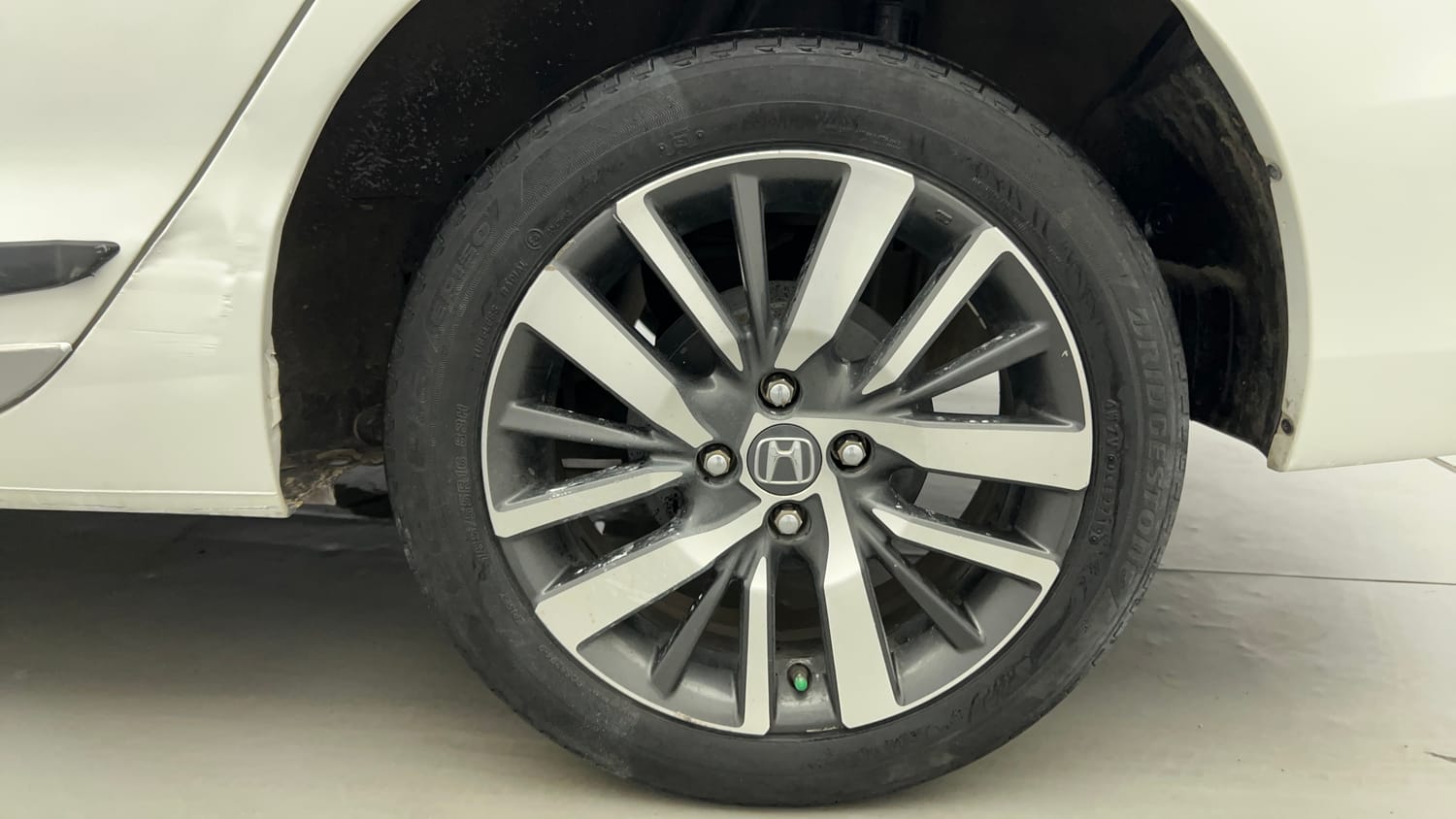 Used 2022 Honda City V Petrol Petrol Manual tyres LEFT REAR TYRE RIM VIEW