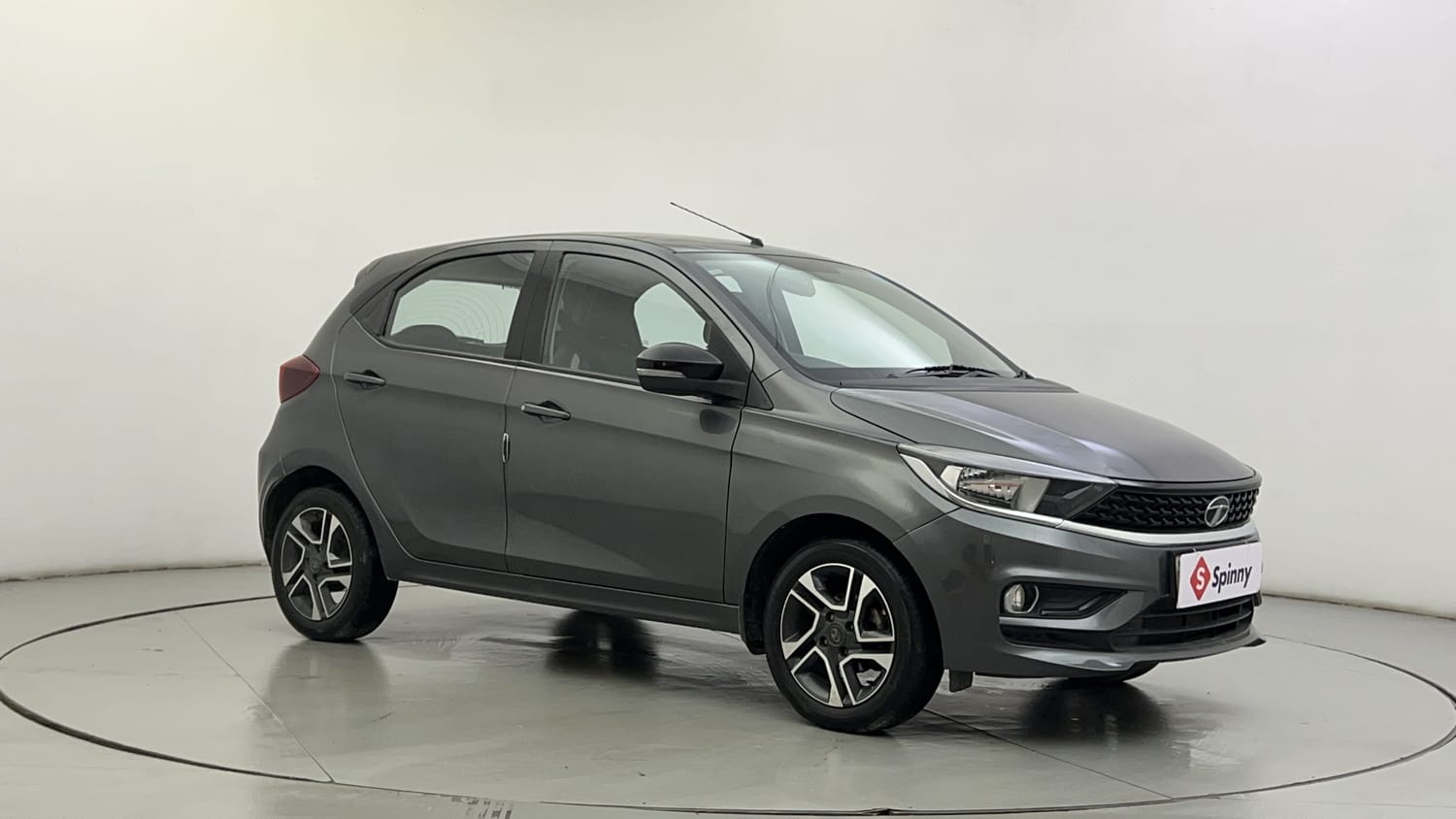 Used 2021 Tata Tiago XZ Plus Petrol Manual exterior RIGHT FRONT CORNER VIEW