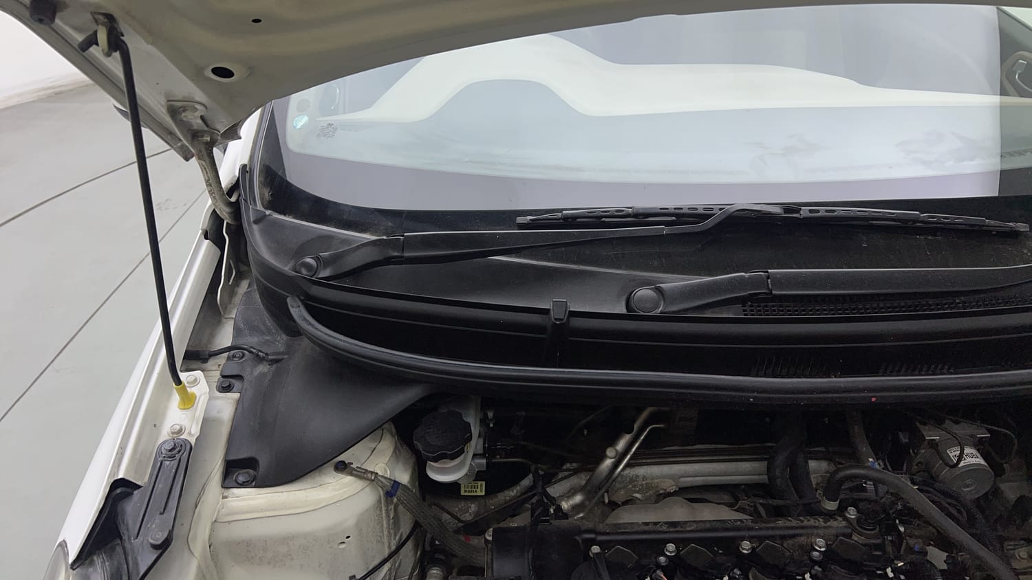 Used 2019 Hyundai Elite i20 Sportz Plus 1.2 Petrol Manual engine ENGINE RIGHT SIDE HINGE & APRON VIEW