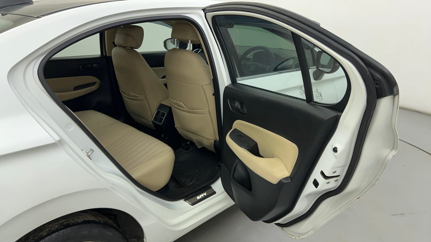 Used 2022 Honda City V Petrol Petrol Manual interior RIGHT SIDE REAR DOOR CABIN VIEW