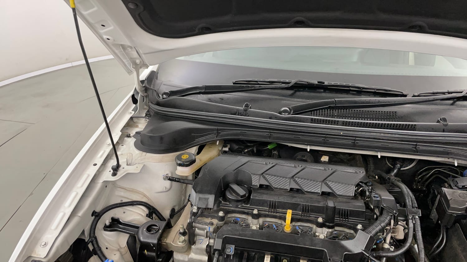 Used 2025 Hyundai Verna SX 1.5 Petrol MT Petrol Manual engine ENGINE RIGHT SIDE HINGE & APRON VIEW