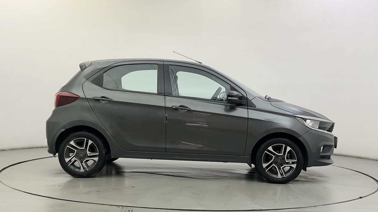 Used 2021 Tata Tiago XZ Plus Petrol Manual exterior RIGHT SIDE VIEW