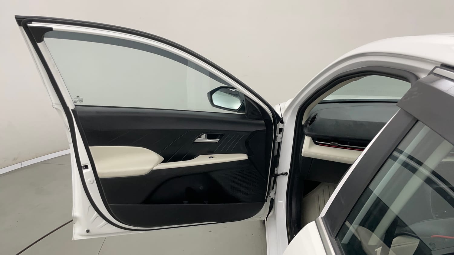 Used 2025 Hyundai Verna SX 1.5 Petrol MT Petrol Manual interior LEFT FRONT DOOR OPEN VIEW