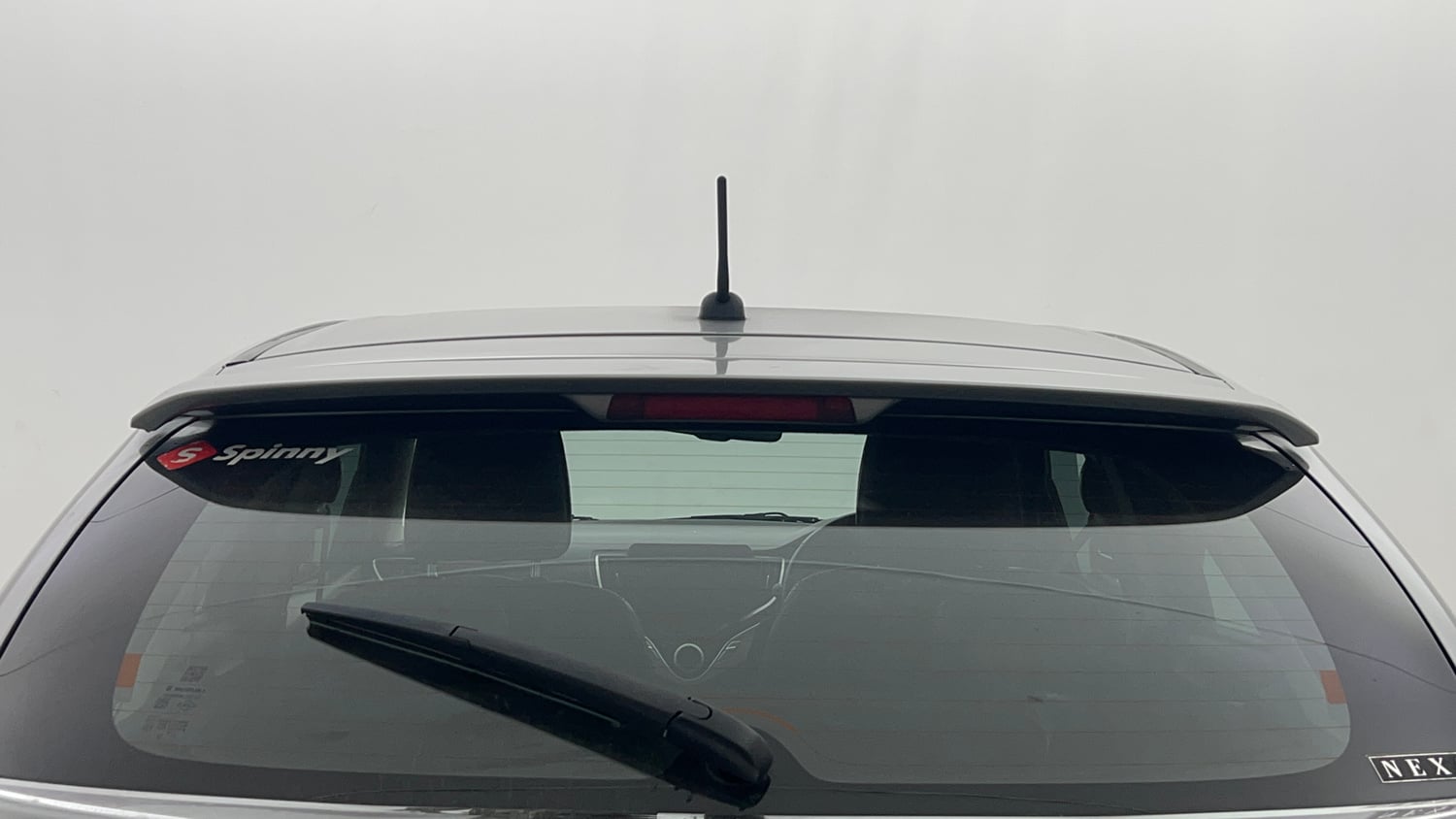 Used 2019 Maruti Suzuki Baleno Zeta 1.2 AT Petrol Automatic top_features Rear defogger