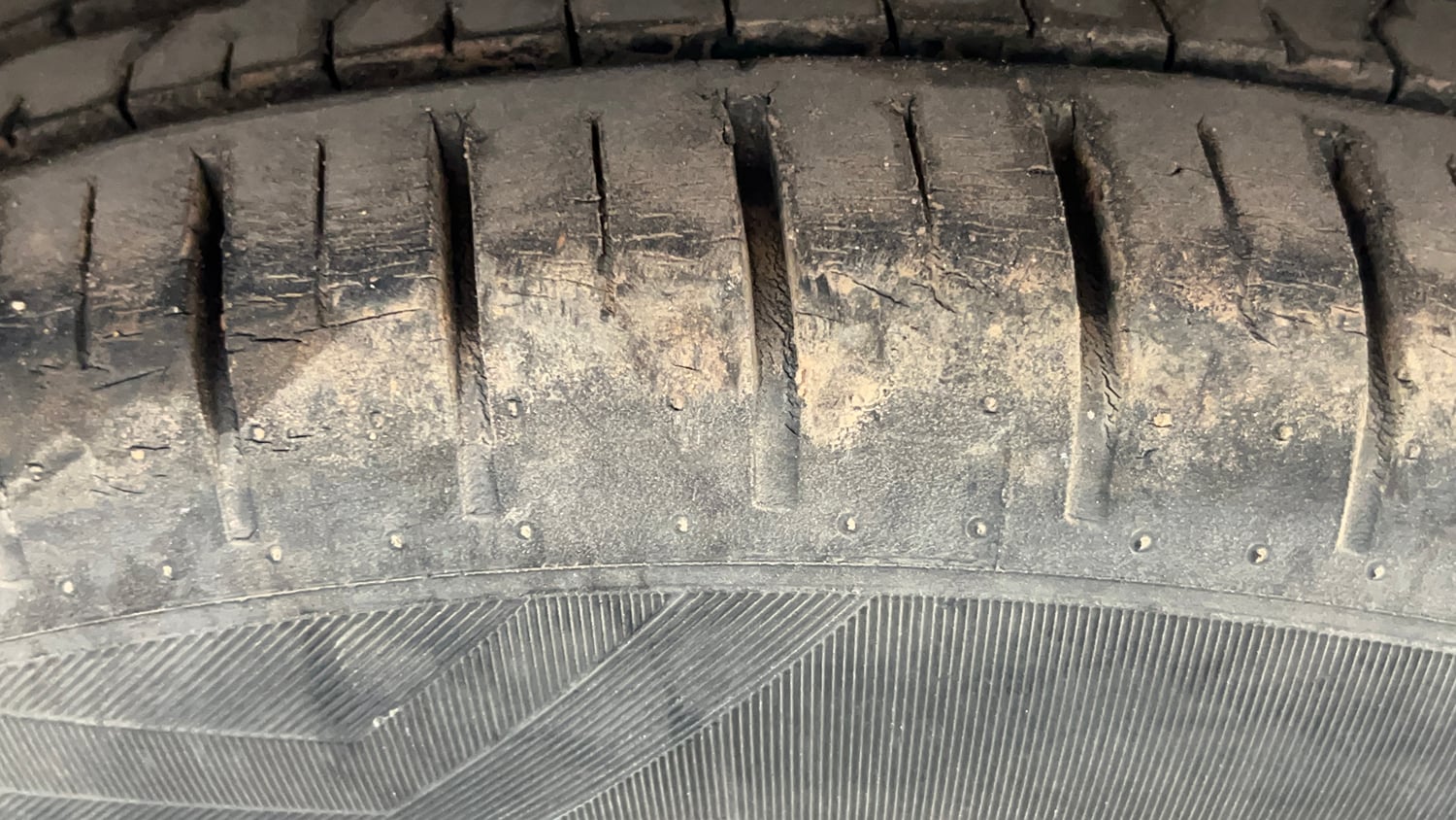 Used 2019 Maruti Suzuki Baleno Zeta 1.2 AT Petrol Automatic tyres RIGHT FRONT TYRE TREAD VIEW