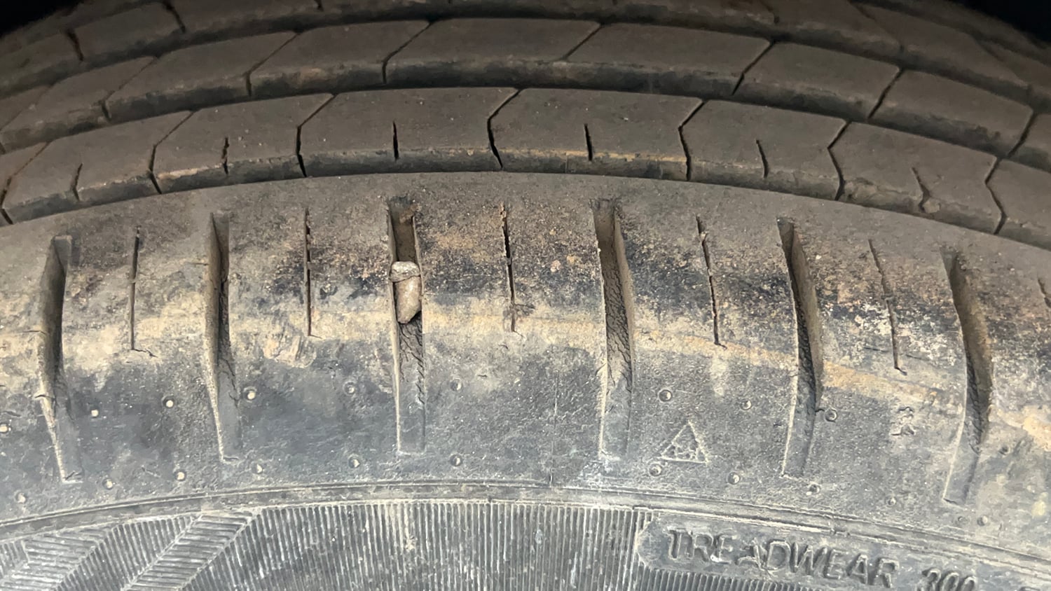 Used 2019 Maruti Suzuki Baleno Zeta 1.2 AT Petrol Automatic tyres RIGHT REAR TYRE TREAD VIEW