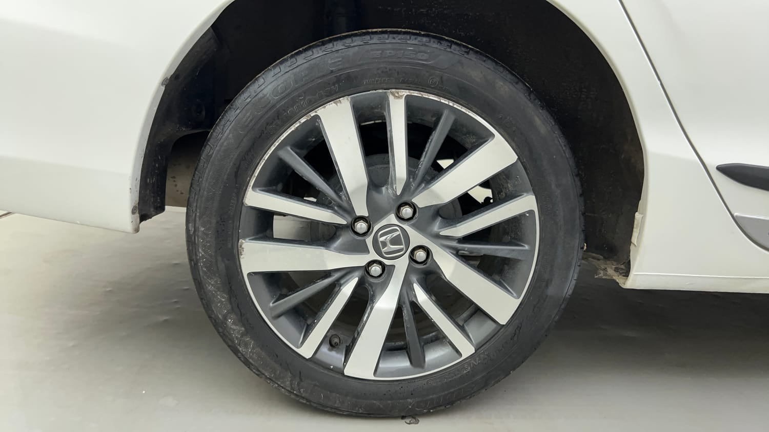 Used 2022 Honda City V Petrol Petrol Manual tyres RIGHT REAR TYRE RIM VIEW