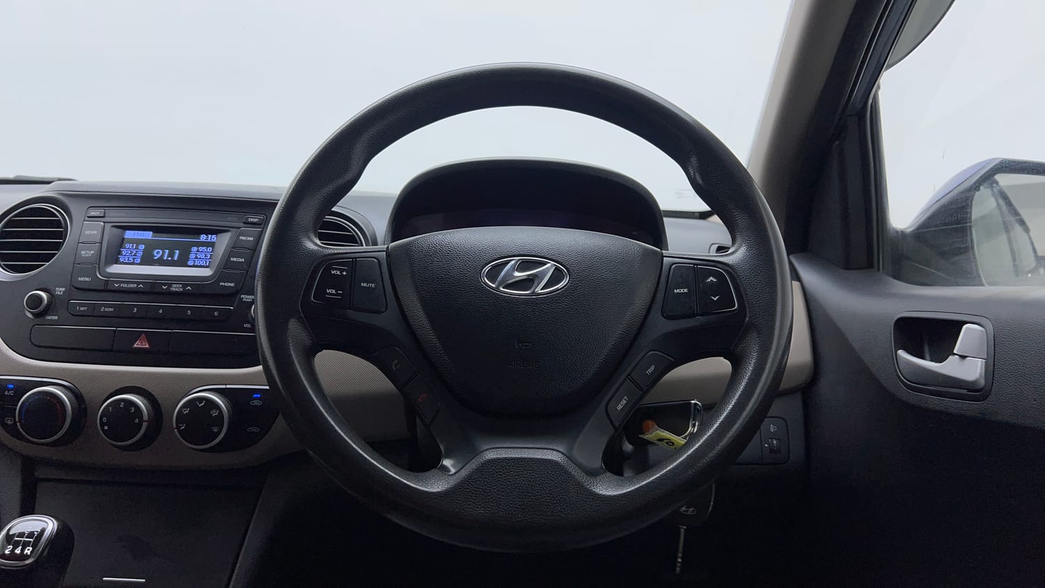 Used 2017 Hyundai Xcent SX Petrol Manual interior STEERING VIEW