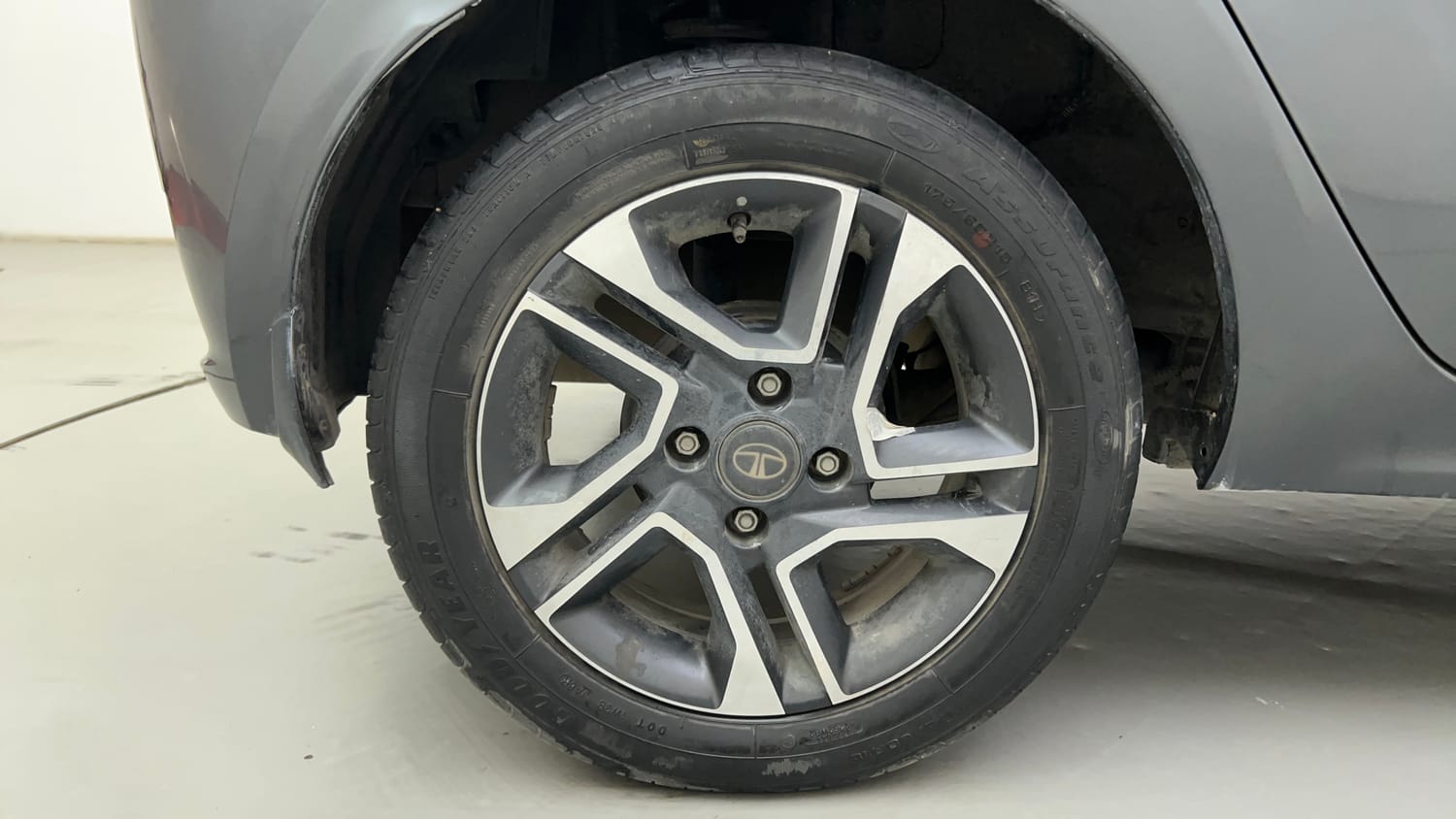 Used 2021 Tata Tiago XZ Plus Petrol Manual tyres RIGHT REAR TYRE RIM VIEW