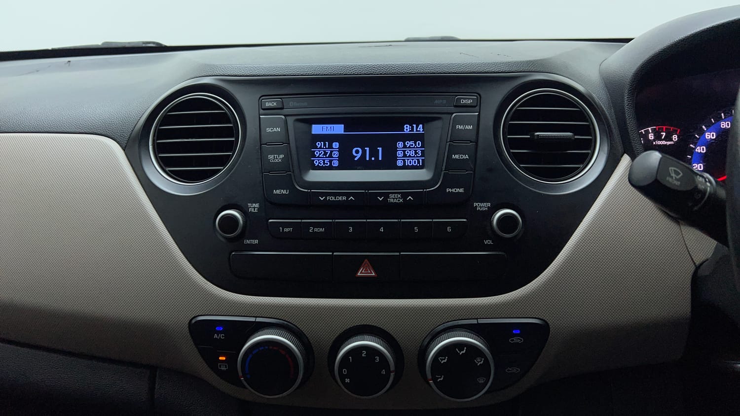 Used 2017 Hyundai Xcent SX Petrol Manual top_features Touch screen infotainment system
