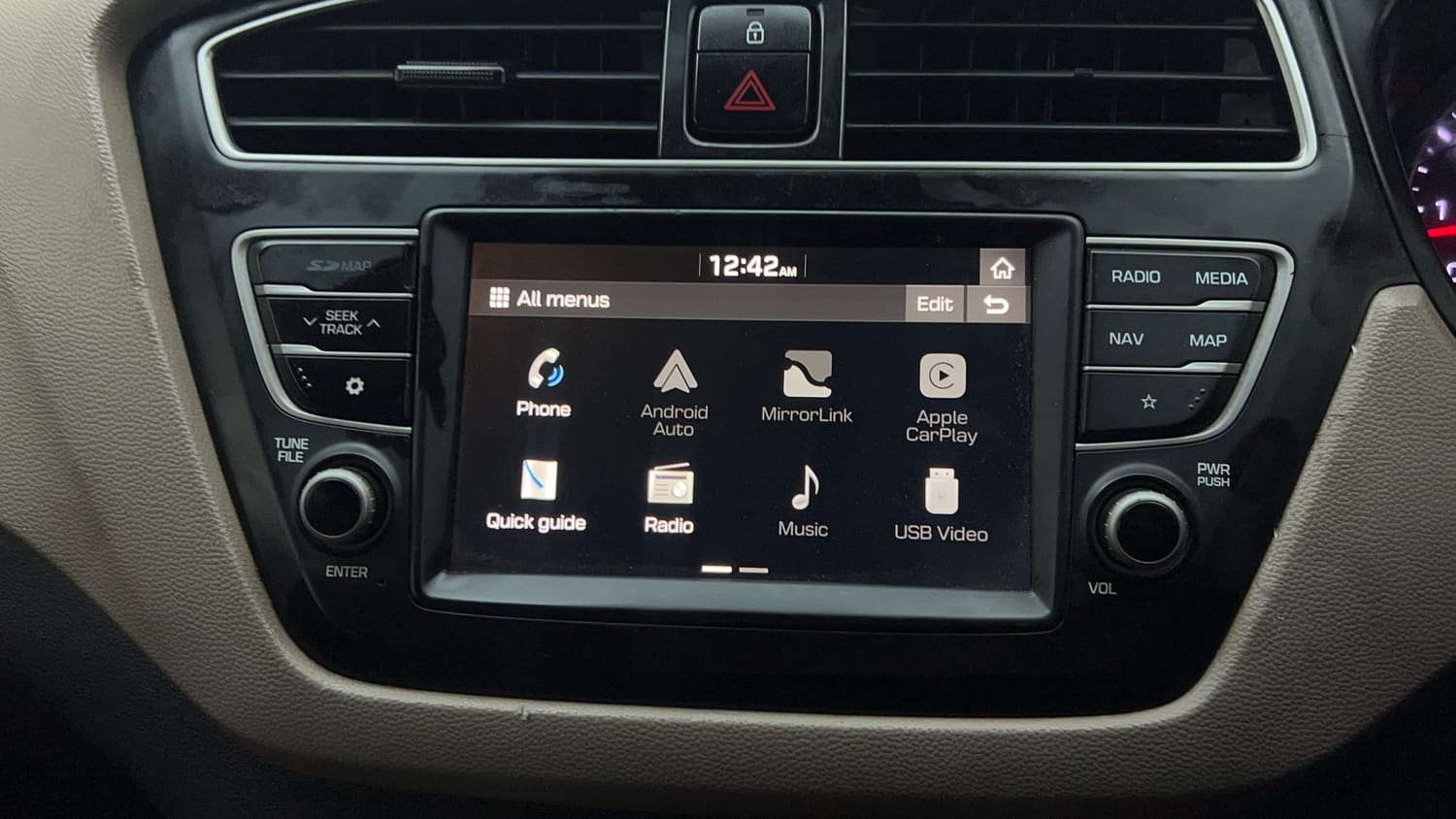 Used 2019 Hyundai Elite i20 Sportz Plus 1.2 Petrol Manual top_features Touch screen infotainment system