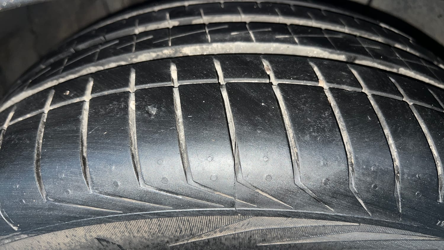 Used 2024 Hyundai i20 N Line N8 1.0 Turbo DCT Petrol Automatic tyres RIGHT FRONT TYRE TREAD VIEW