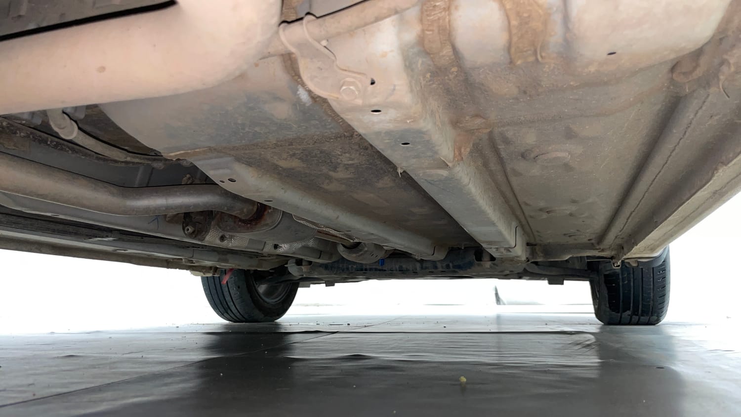 Used 2025 Hyundai Verna SX 1.5 Petrol MT Petrol Manual extra REAR RIGHT UNDERBODY VIEW