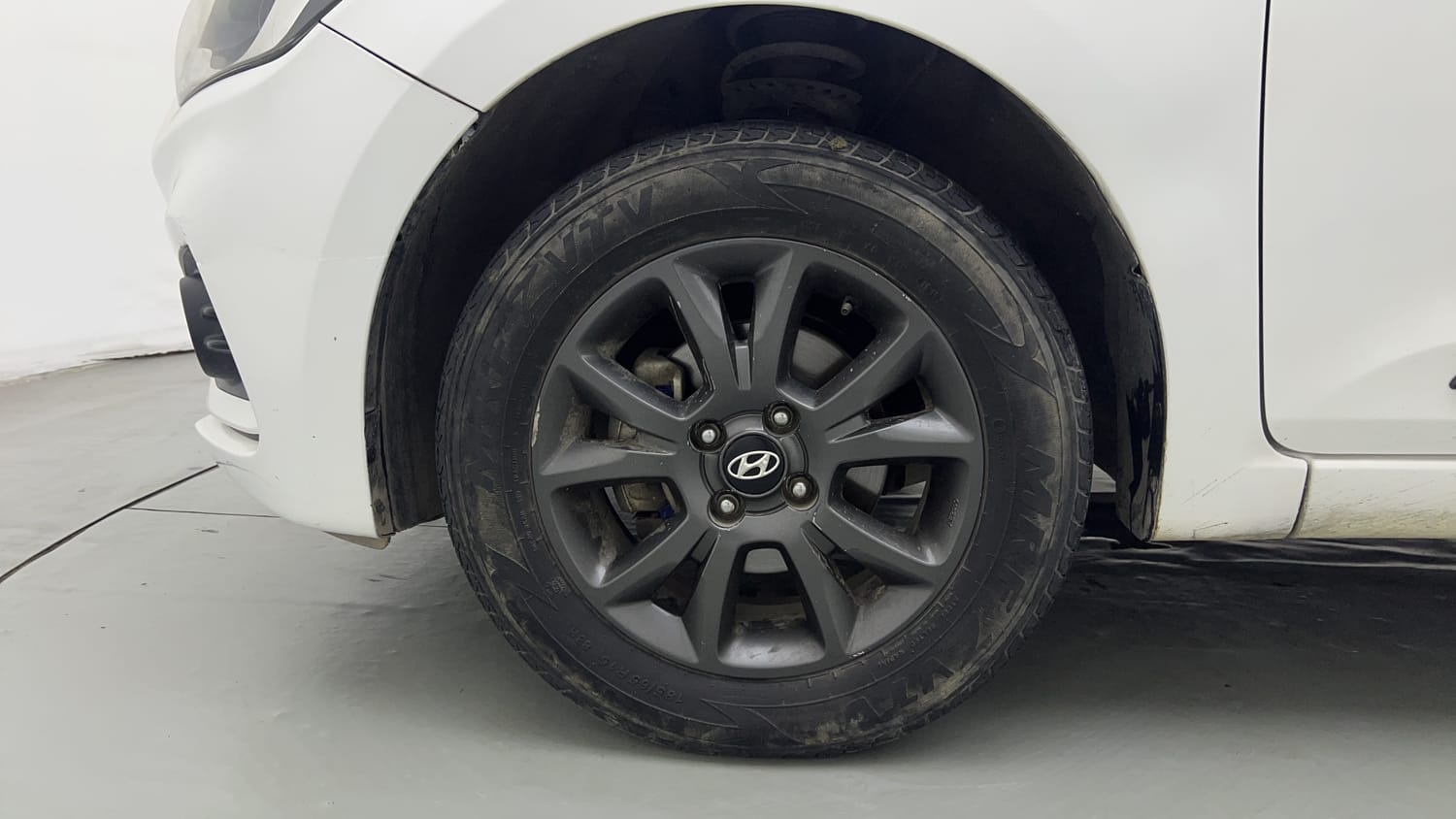 Used 2019 Hyundai Elite i20 Sportz Plus 1.2 Petrol Manual tyres LEFT FRONT TYRE RIM VIEW