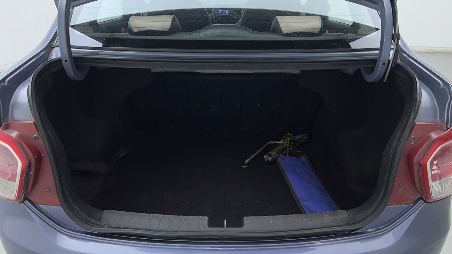 Used 2017 Hyundai Xcent SX Petrol Manual interior DICKY INSIDE VIEW