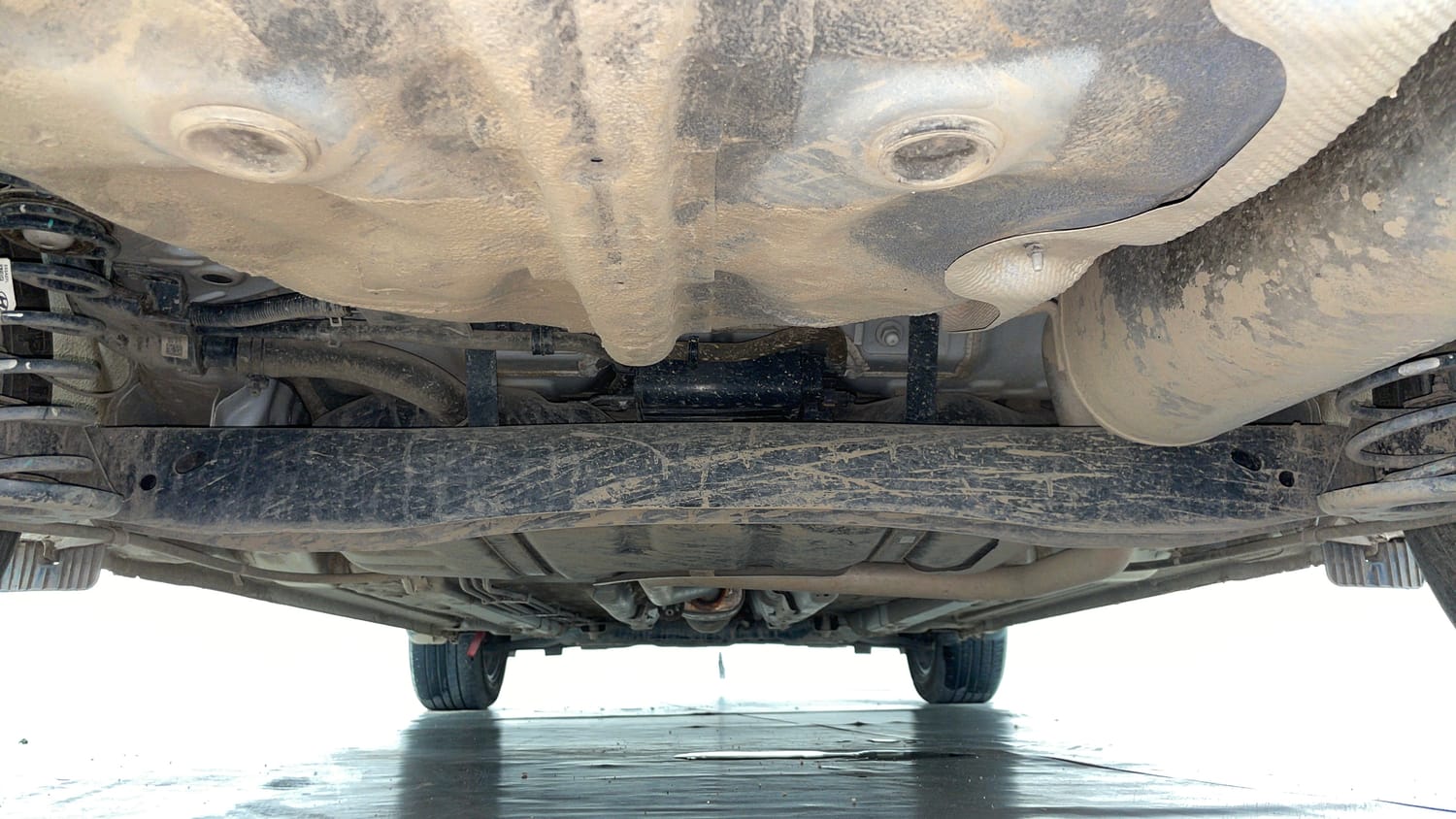 Used 2025 Hyundai Verna SX 1.5 Petrol MT Petrol Manual extra REAR UNDERBODY VIEW (TAKEN FROM REAR)