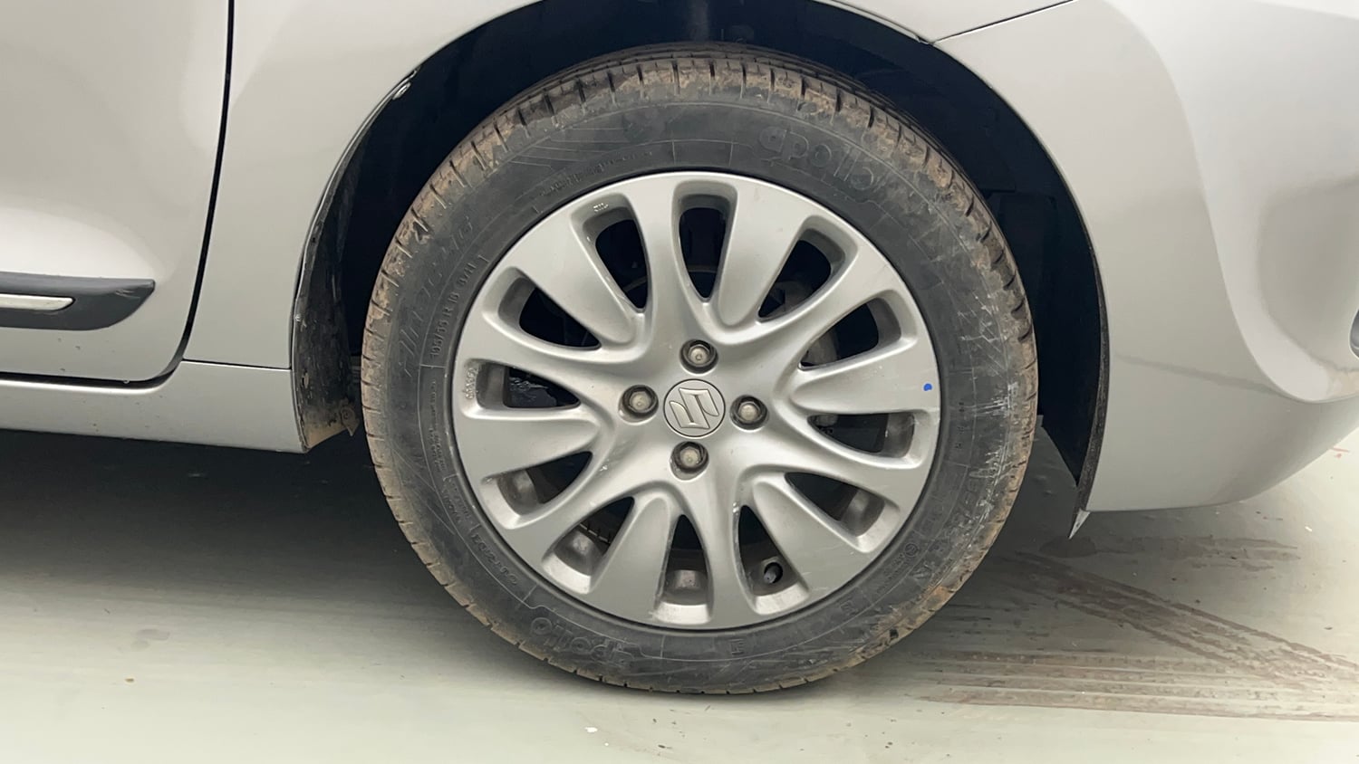 Used 2019 Maruti Suzuki Baleno Zeta 1.2 AT Petrol Automatic tyres RIGHT FRONT TYRE RIM VIEW