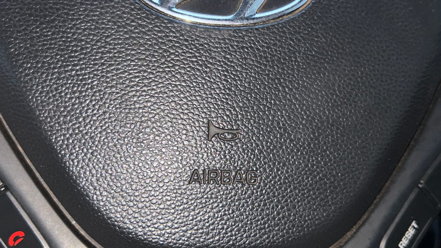 Used 2017 Hyundai Xcent SX Petrol Manual top_features Airbags