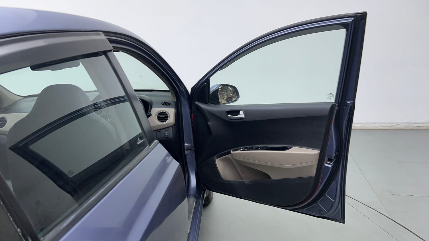 Used 2017 Hyundai Xcent SX Petrol Manual interior RIGHT FRONT DOOR OPEN VIEW