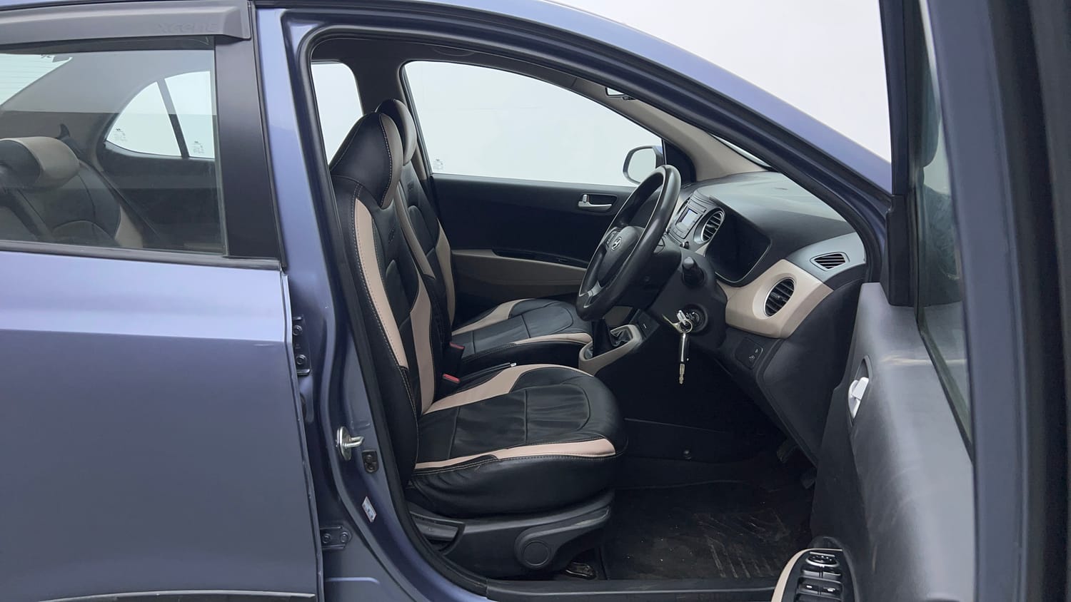 Used 2017 Hyundai Xcent SX Petrol Manual interior RIGHT SIDE FRONT DOOR CABIN VIEW