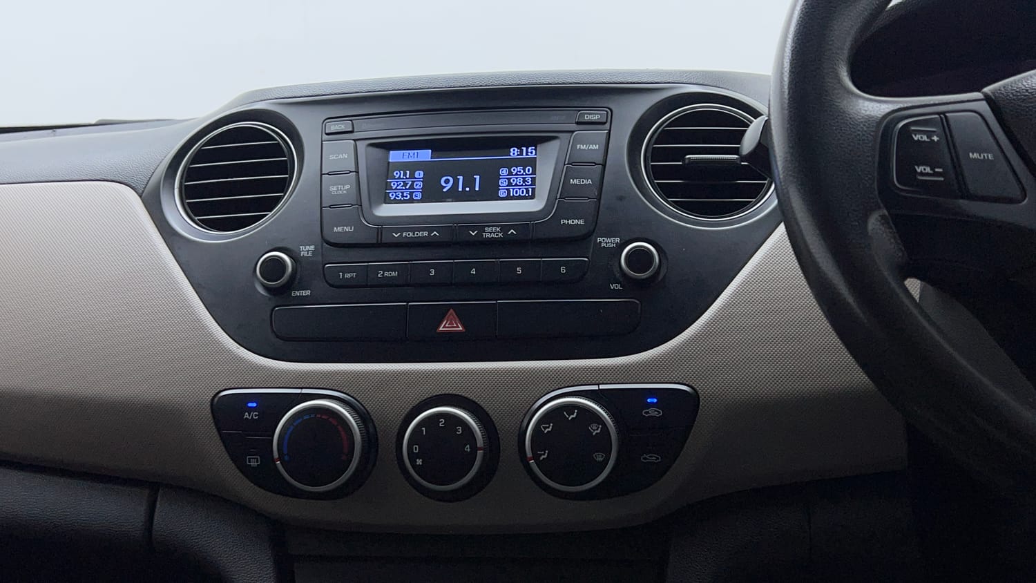 Used 2017 Hyundai Xcent SX Petrol Manual interior MUSIC SYSTEM & AC CONTROL VIEW
