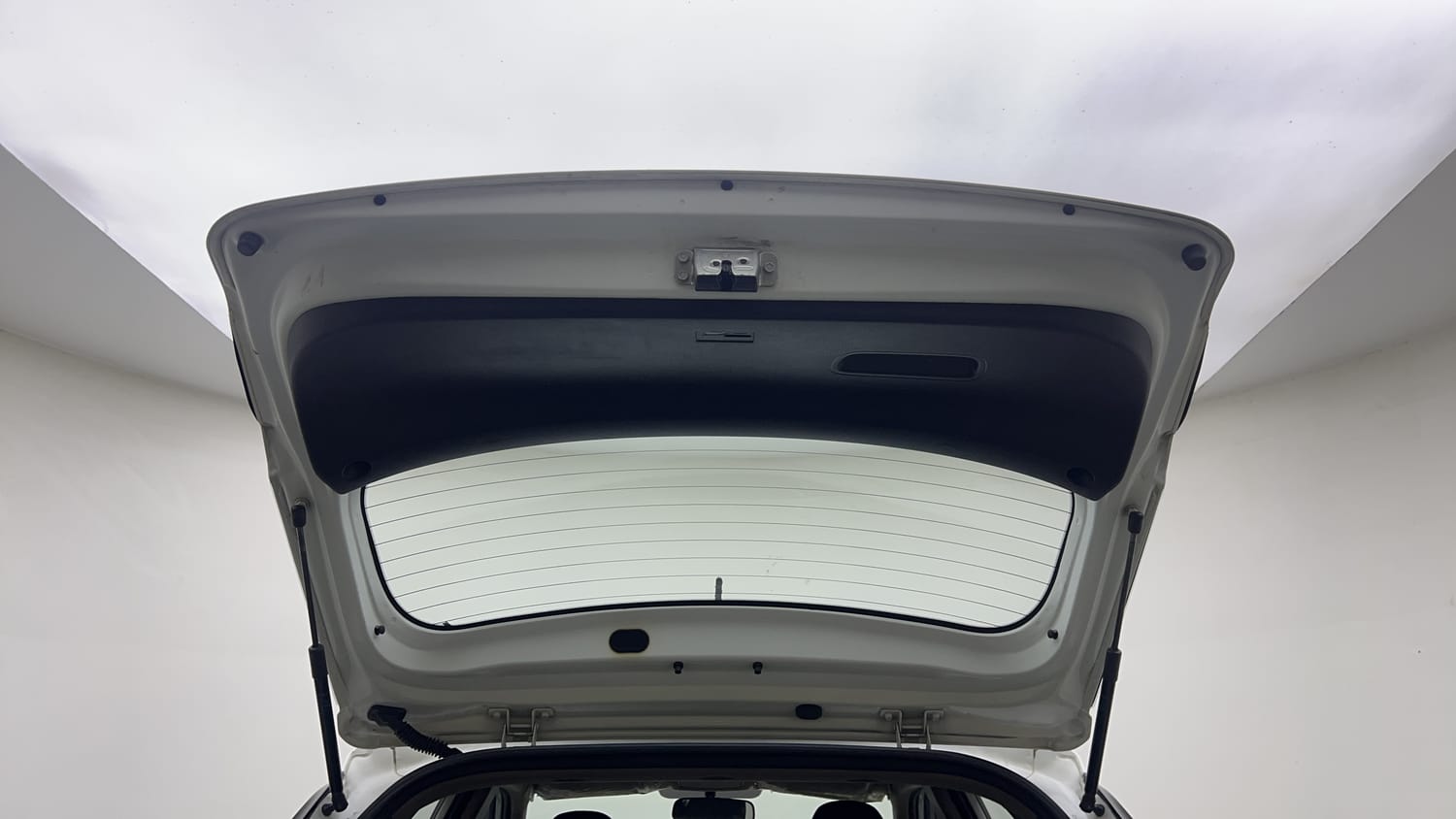 Used 2019 Hyundai Elite i20 Sportz Plus 1.2 Petrol Manual interior DICKY DOOR OPEN VIEW