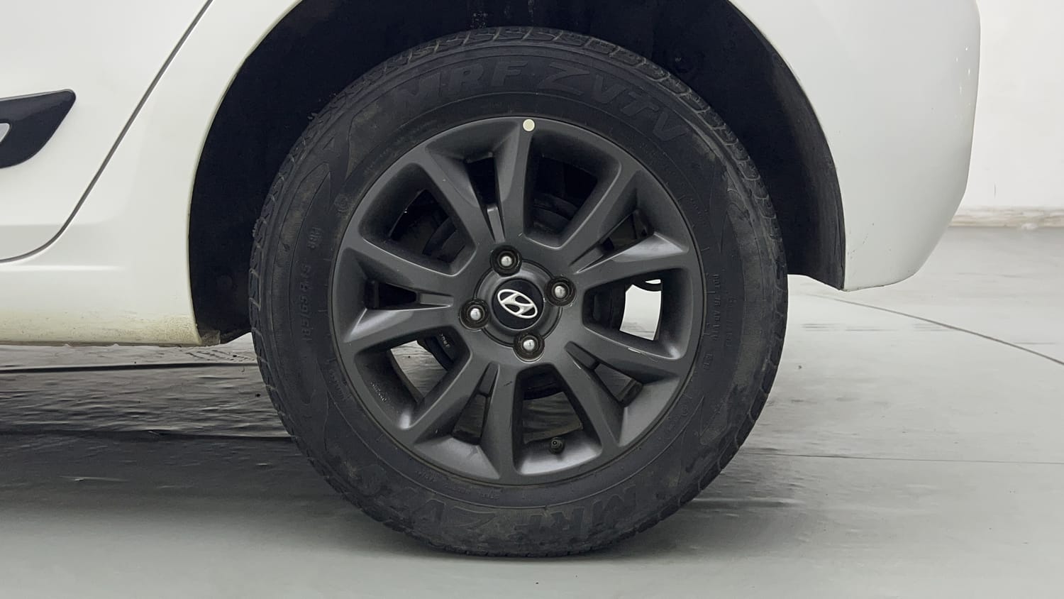 Used 2019 Hyundai Elite i20 Sportz Plus 1.2 Petrol Manual tyres LEFT REAR TYRE RIM VIEW