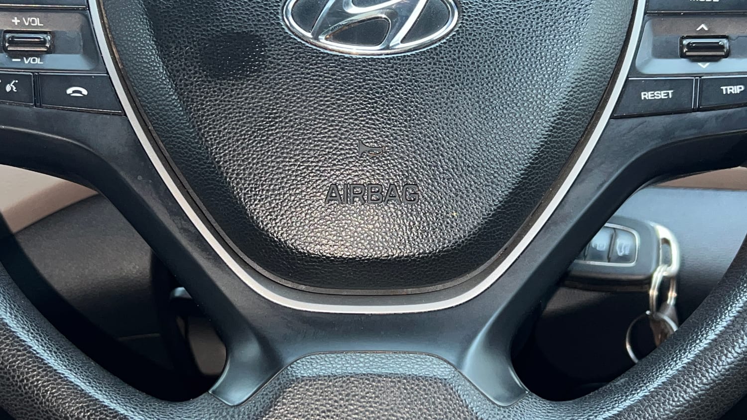 Used 2019 Hyundai Elite i20 Sportz Plus 1.2 Petrol Manual top_features Airbags