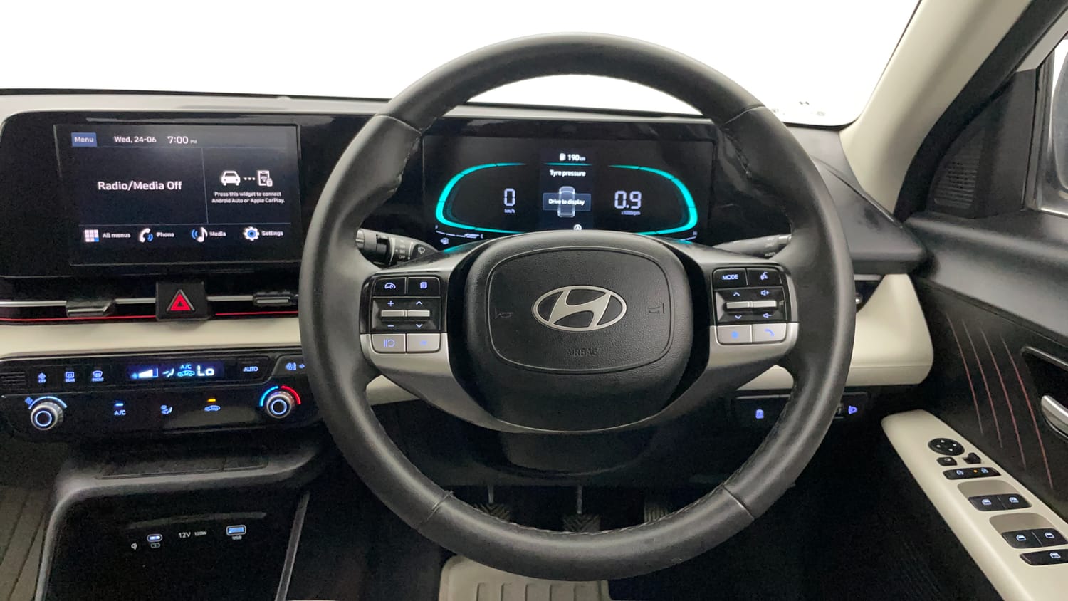 Used 2025 Hyundai Verna SX 1.5 Petrol MT Petrol Manual interior STEERING VIEW