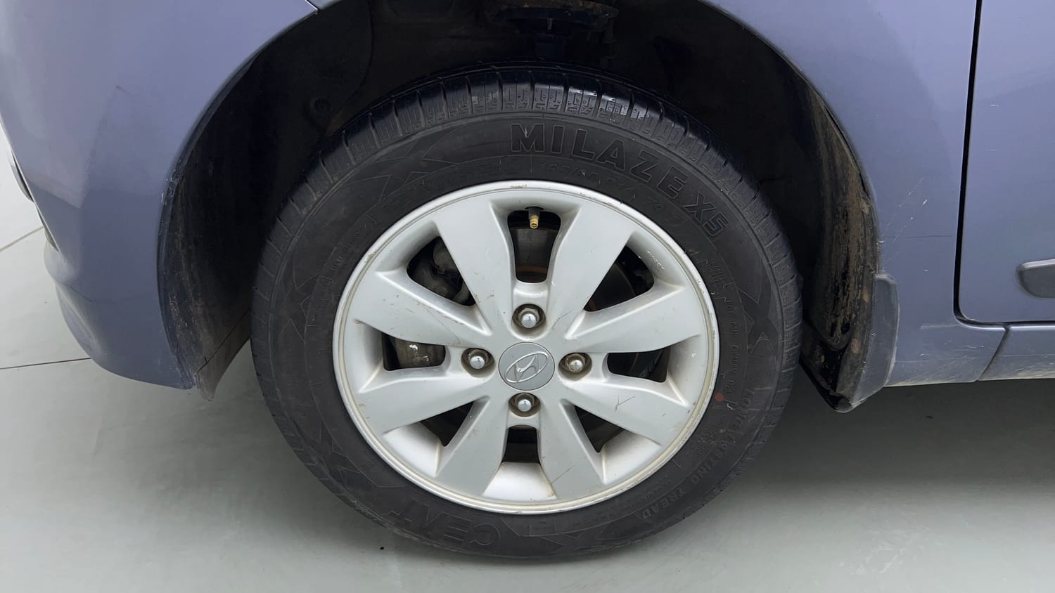 Used 2017 Hyundai Xcent SX Petrol Manual tyres LEFT FRONT TYRE RIM VIEW