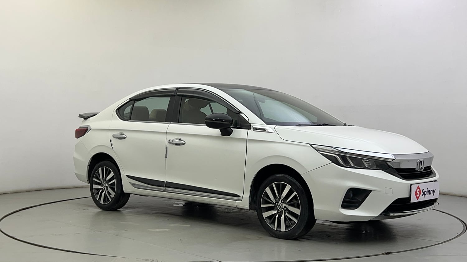 Used 2022 Honda City V Petrol Petrol Manual exterior RIGHT FRONT CORNER VIEW