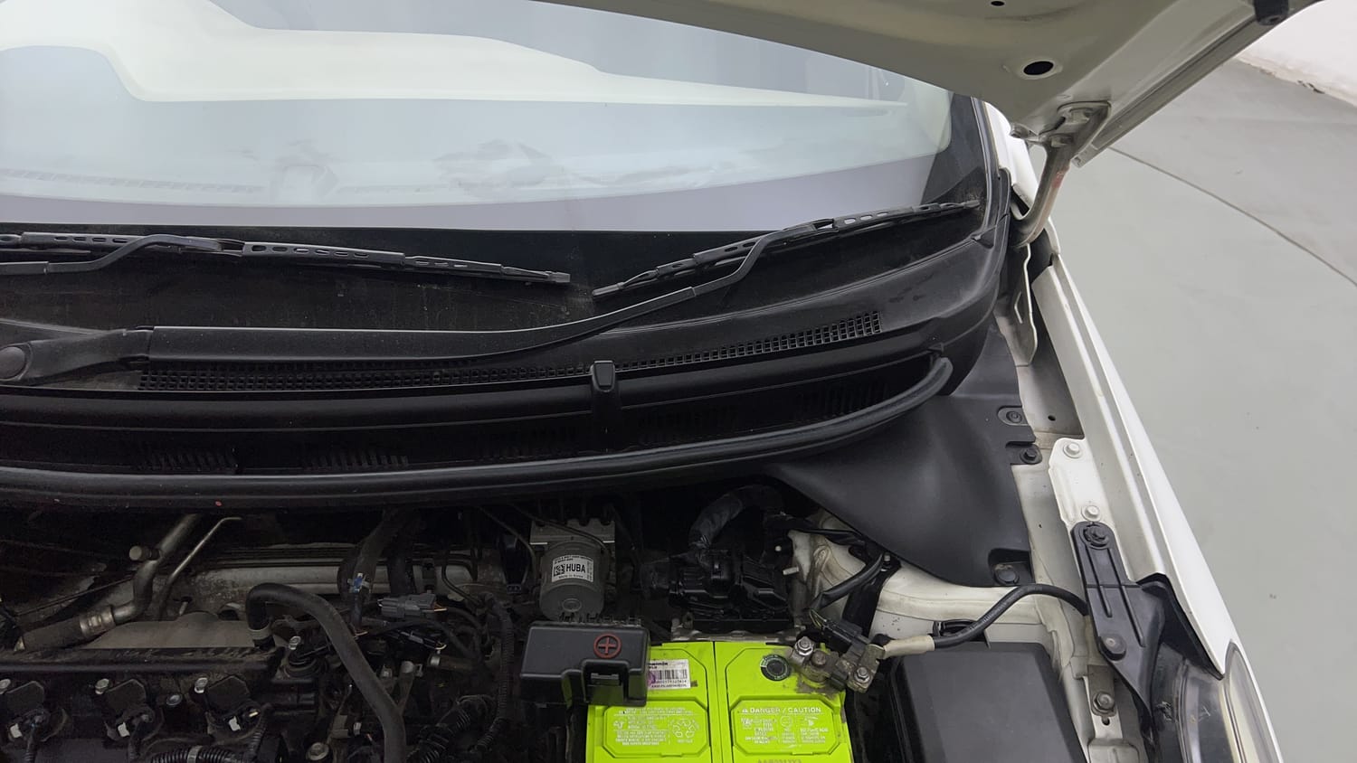 Used 2019 Hyundai Elite i20 Sportz Plus 1.2 Petrol Manual engine ENGINE LEFT SIDE HINGE & APRON VIEW
