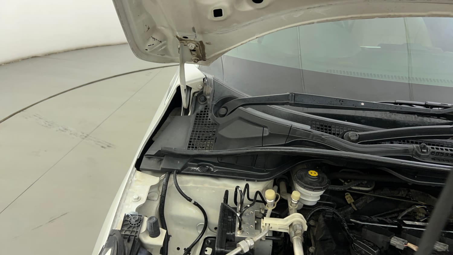 Used 2022 Honda City V Petrol Petrol Manual engine ENGINE RIGHT SIDE HINGE & APRON VIEW