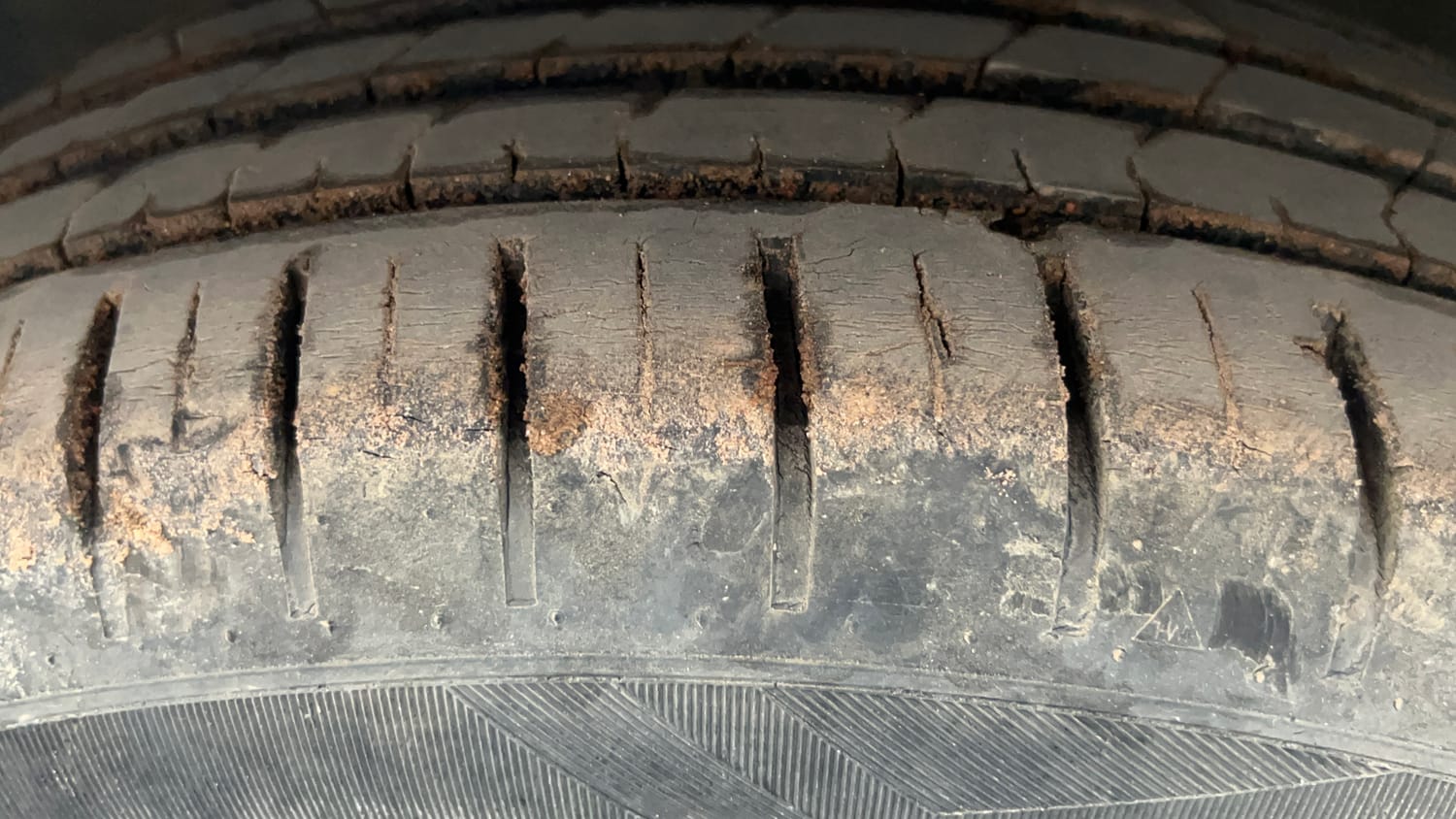 Used 2019 Maruti Suzuki Baleno Zeta 1.2 AT Petrol Automatic tyres LEFT FRONT TYRE TREAD VIEW