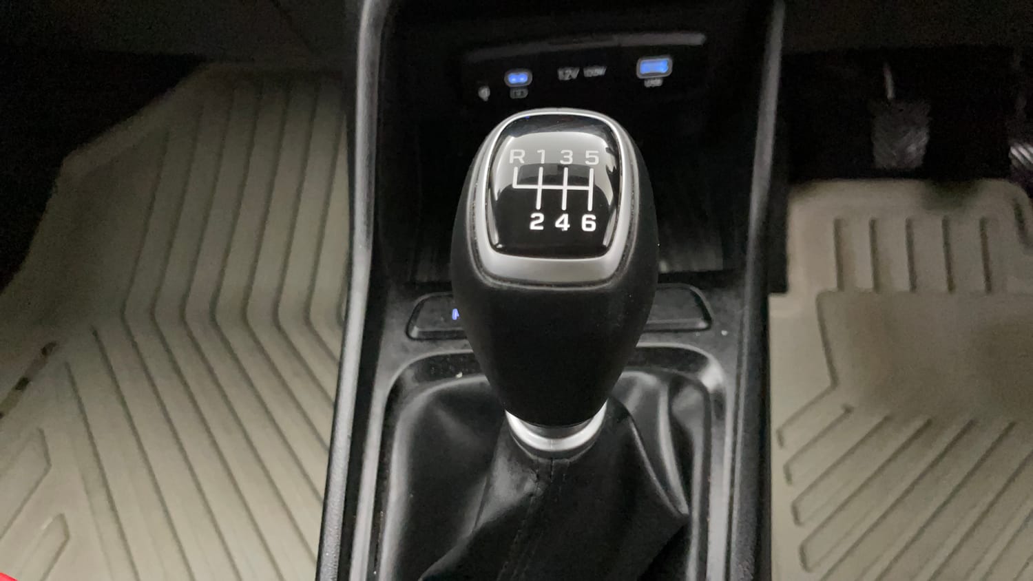 Used 2025 Hyundai Verna SX 1.5 Petrol MT Petrol Manual interior GEAR  KNOB VIEW