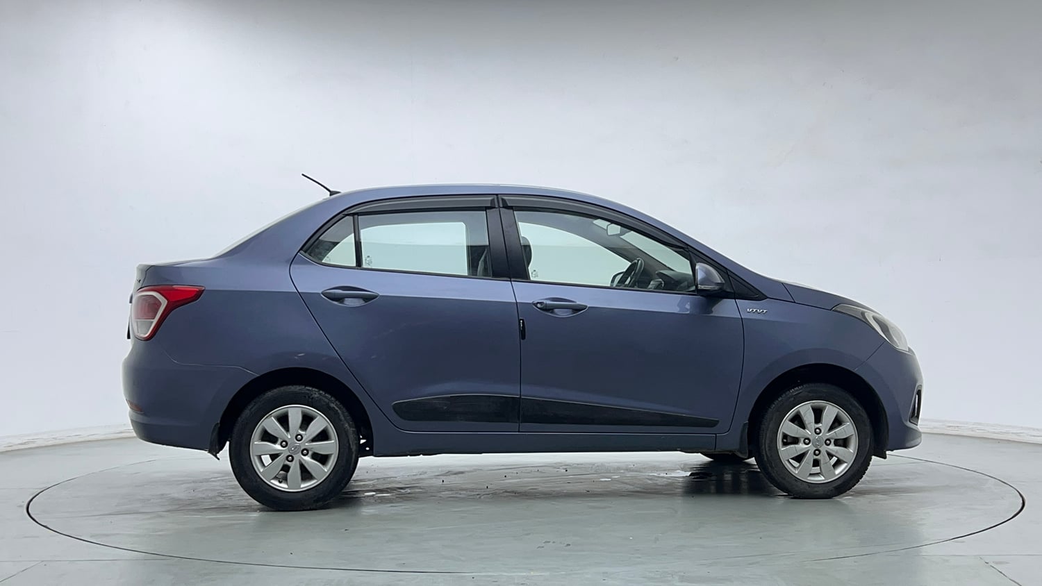 Used 2017 Hyundai Xcent SX Petrol Manual exterior RIGHT SIDE VIEW