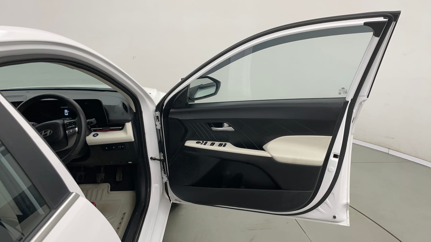 Used 2025 Hyundai Verna SX 1.5 Petrol MT Petrol Manual interior RIGHT FRONT DOOR OPEN VIEW