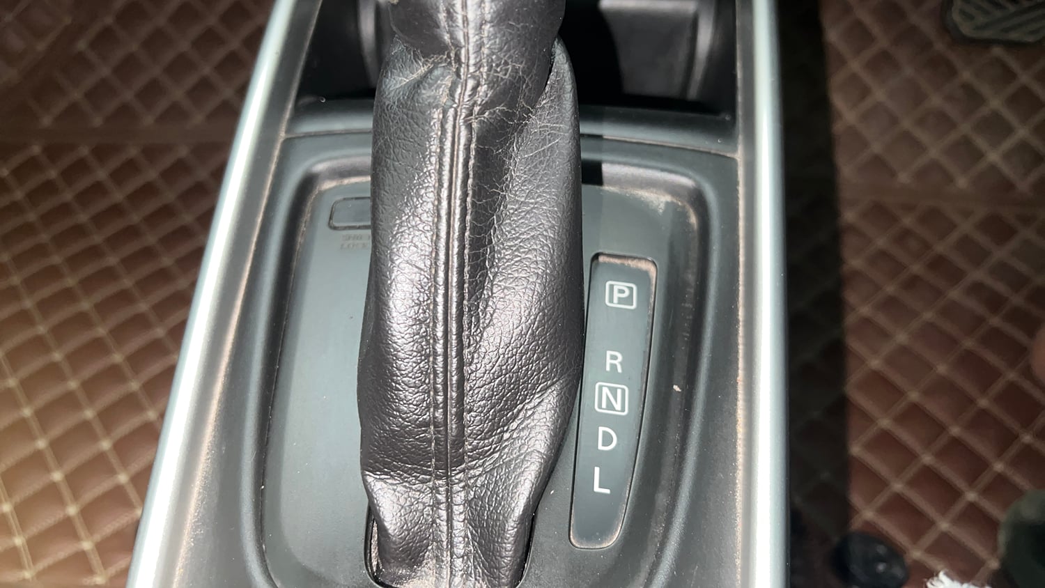Used 2019 Maruti Suzuki Baleno Zeta 1.2 AT Petrol Automatic interior GEAR  KNOB VIEW