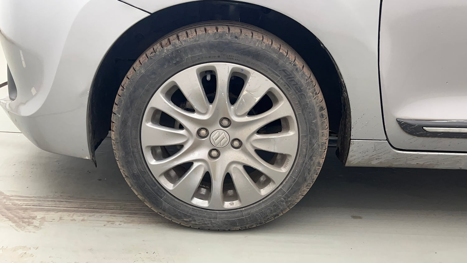 Used 2019 Maruti Suzuki Baleno Zeta 1.2 AT Petrol Automatic tyres LEFT FRONT TYRE RIM VIEW