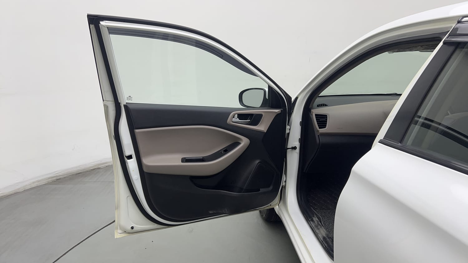 Used 2019 Hyundai Elite i20 Sportz Plus 1.2 Petrol Manual interior LEFT FRONT DOOR OPEN VIEW