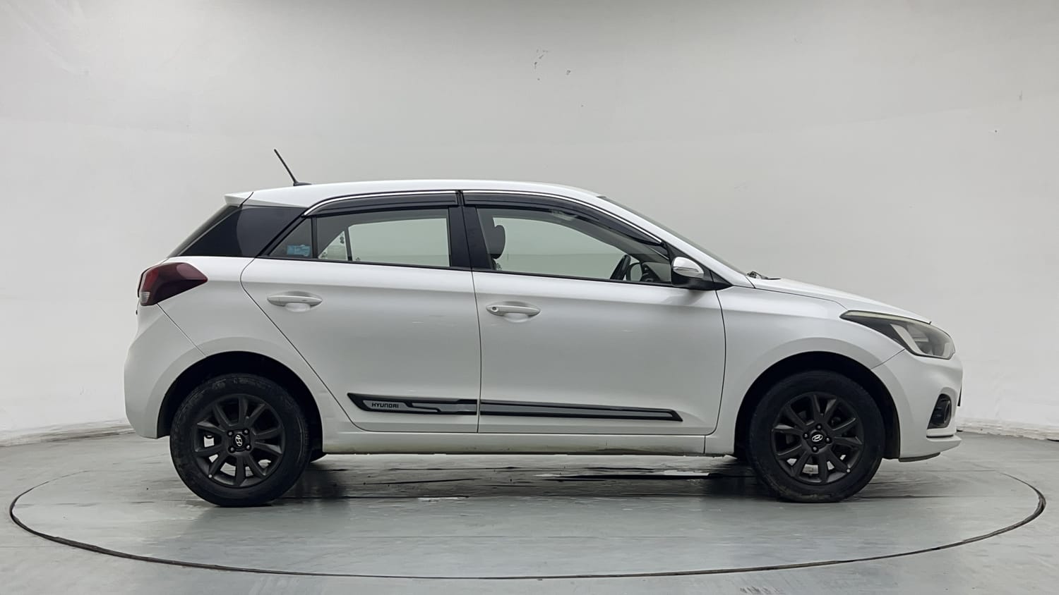 Used 2019 Hyundai Elite i20 Sportz Plus 1.2 Petrol Manual exterior RIGHT SIDE VIEW
