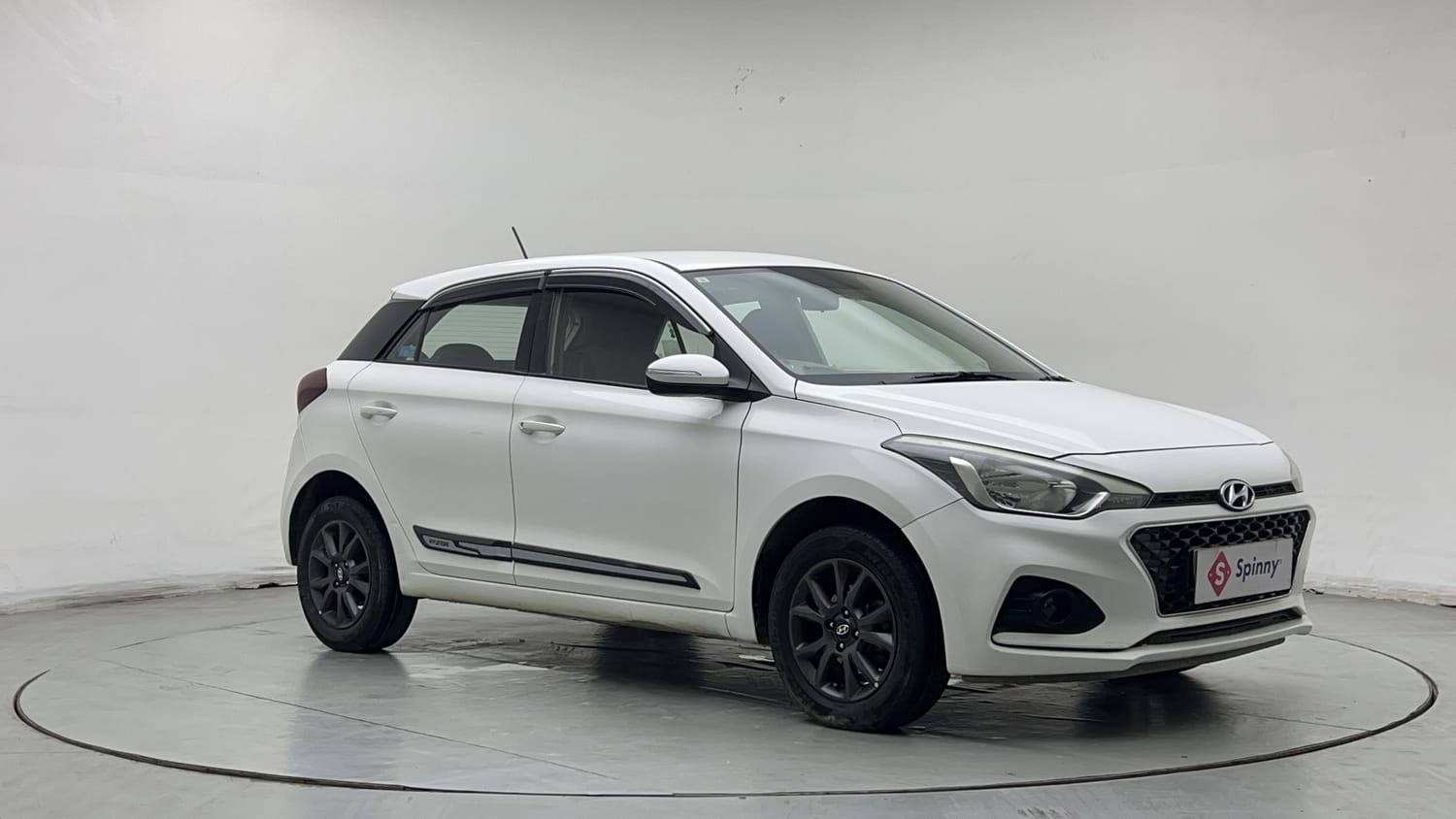 Used 2019 Hyundai Elite i20 Sportz Plus 1.2 Petrol Manual exterior RIGHT FRONT CORNER VIEW