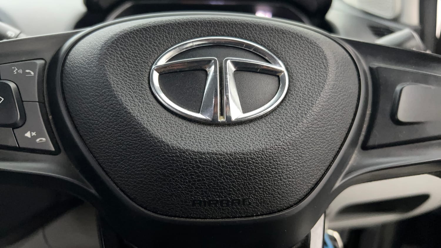 Used 2021 Tata Tiago XZ Plus Petrol Manual top_features Airbags