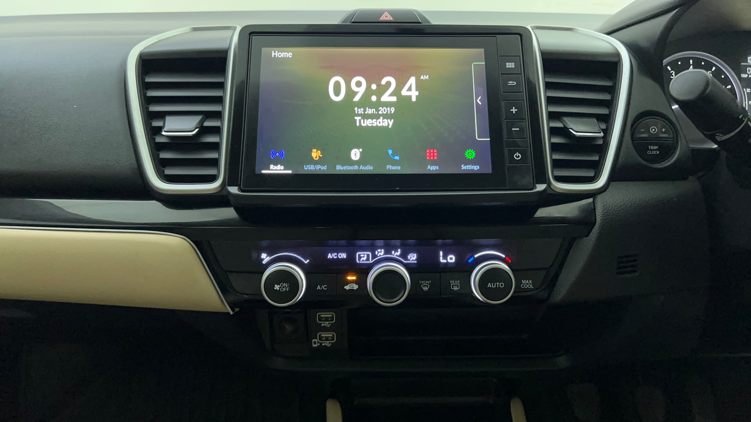 Used 2022 Honda City V Petrol Petrol Manual interior MUSIC SYSTEM & AC CONTROL VIEW