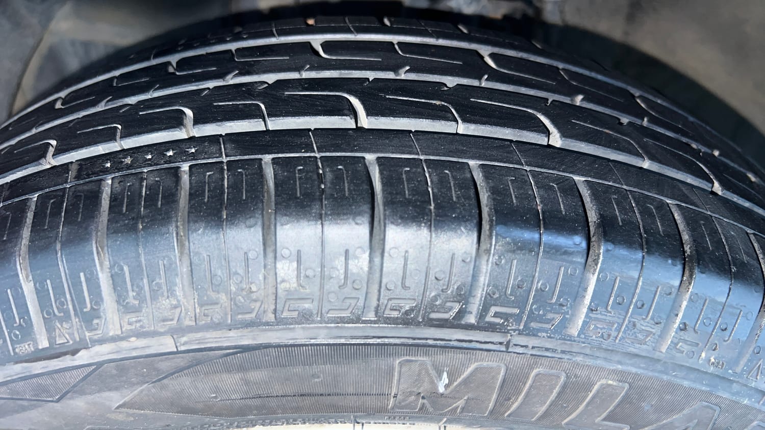 Used 2017 Hyundai Xcent SX Petrol Manual tyres LEFT FRONT TYRE TREAD VIEW