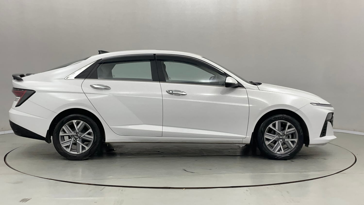 Used 2025 Hyundai Verna SX 1.5 Petrol MT Petrol Manual exterior RIGHT SIDE VIEW