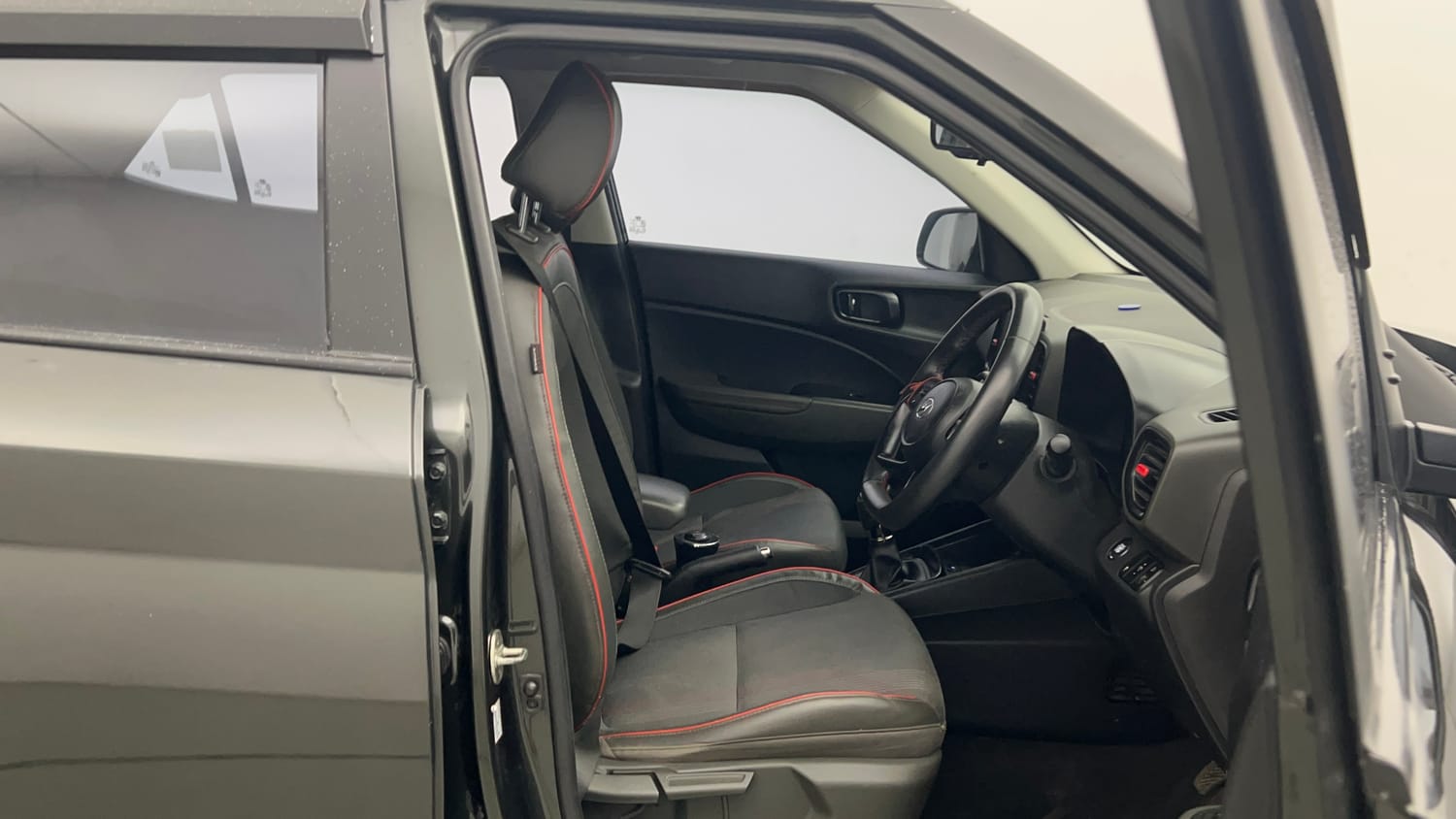Used 2021 Hyundai Venue SX (O) 1.5 CRDi Diesel Manual interior RIGHT SIDE FRONT DOOR CABIN VIEW
