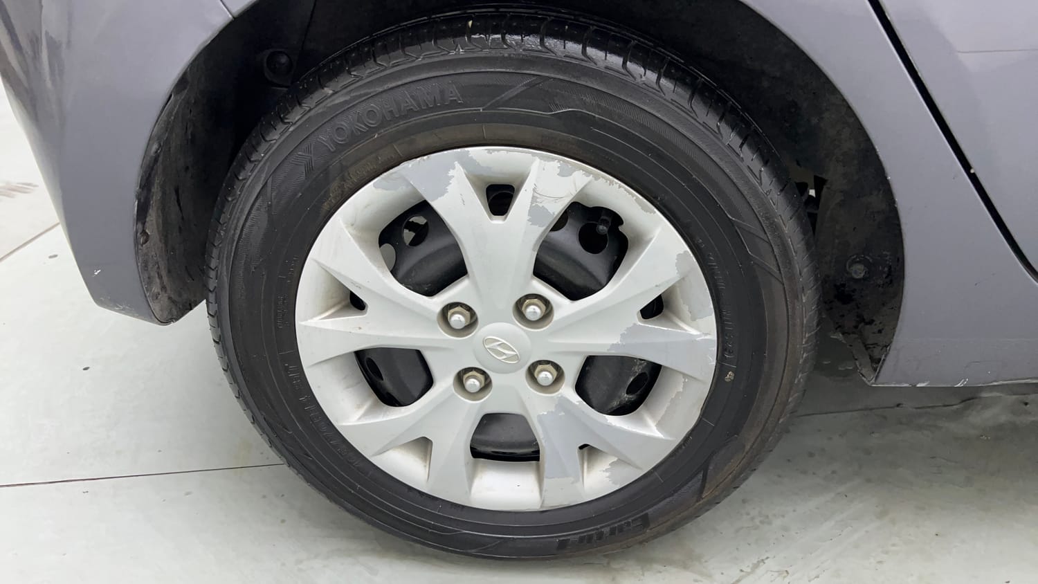 Used 2014 Hyundai Grand i10 Sportz 1.2 Kappa VTVT Petrol Manual tyres RIGHT REAR TYRE RIM VIEW